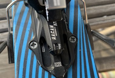 Am Hinterbacken lassen sich Auslösewert und Längenverstellung leicht einstellen (c) Hannes Haberl