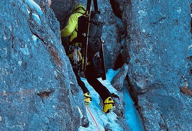 Rudi Hauser starte in das Abenteuer Now or Never an der Göll Ostwand (1. Seillänge).