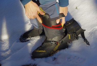 Die Manschette bietet Schutz vor Schnee und Nässe - Test La Sportiva Kilo