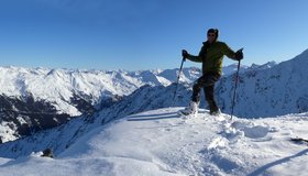 Auf dem Gipfel, hinten der noch etwas höhere Malgrübler