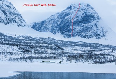 Der Routenverlauf von Tiroler tris (WI 6/ 550 m) im Trolltinden Kågen