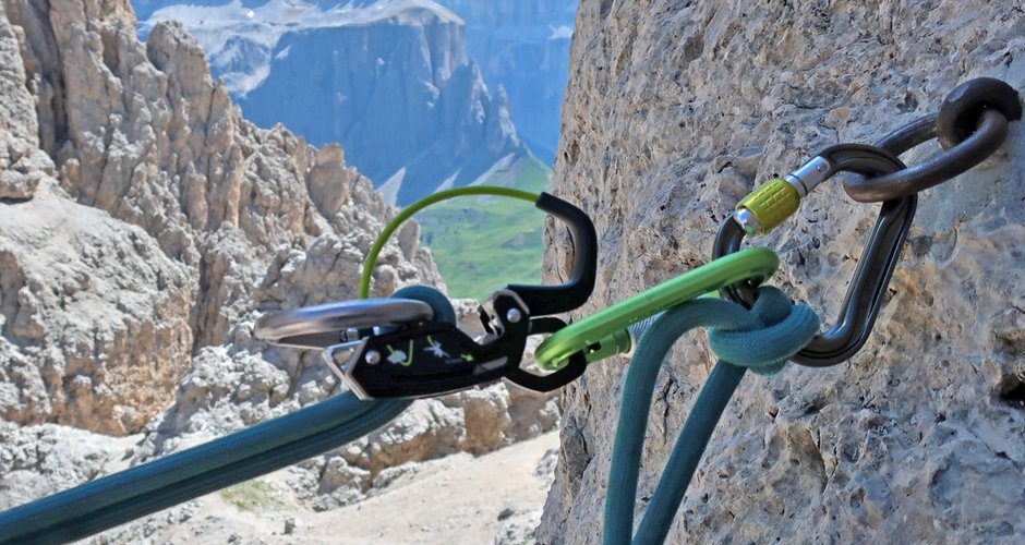 Das Giga Jul von Edelrid (klettern an der Fünffingerspitze, unten der Sellapaß).