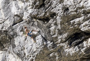 Michael Piccolruaz gelingt die 3. Wiederholung von Weiße Rose – 9a