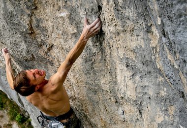 Roland Hemetzberger in Qui 9a+ an der Geisterschmiedwand; Foto: Fabian Hagenauer