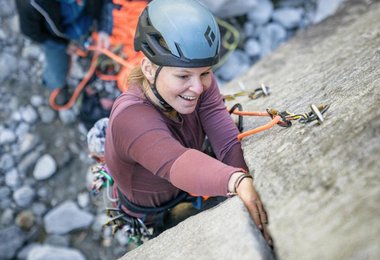 Beim Risseklettern; Foto: Naturfreunde/hochzwei.media