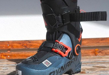 Die Schnallen (oben ein Mix aus Schnalle und Strap-Band) des Dynafit Blacklight Boot