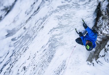 Aaron Mulkey und Yannick Glatthard testen das Black Diamond Hydra Eisgerät in Montana