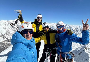Auf dem Gipfel des Kimshung (6781 m)