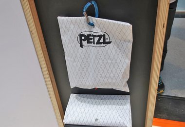 Der Transportbeutel Ultralight von Petzl