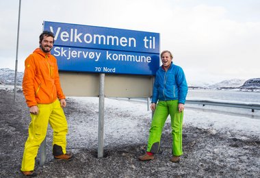 Beim Skjervoy Ortsschild