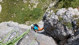 In der ersten Seillänge der Törlkopf Ostwand; Foto: Max Spitzer