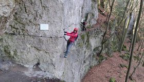 Die Querung am sogenannten Brettl des Norissteig Klettersteiges