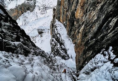 Simon Gietl in der Route Eywa an der Pordoi Westwand (c) Gietl/Messini