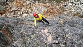 Die Querung zur Plattenrampe - Sommerwand Klettersteig