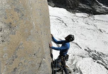 Simon Gietl am Beginn der vierten Seillänge (c) Vittorio Messini