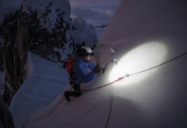 Mit der Stirnlampe am Cerro Torre Gipfeltag © Berg im Bild / Salewa