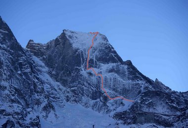 Die neue Route durch die 800 Meter hohe Pizzo Badile NO-Wand. (Foto M.Schenk)