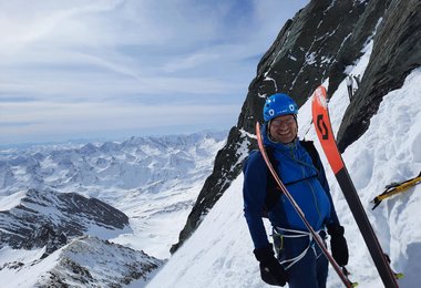 Die letzten Meter hinauf zu schwierigen Berggipfeln erfolgen mit Seilsicherung