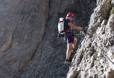 Mit dem Phario 360 Klettersteig Set am Pisciadu Klettersteig in den Dolomiten