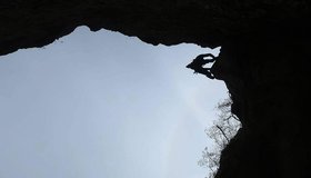 Der Überhang am Ende der technischen Rinne - Via Falcone an der Cima Bal im Val di Ledro