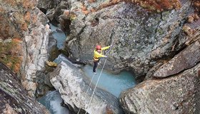 Auf der großen Seilbrücke - Höllenrachen Klettersteig