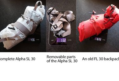 Das Gewicht des Alpha SL 30 Rucksack, im vergleich dazu ein alter FL 30 Rucksack.