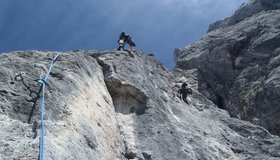 In der steilen 7ten Seillänge - rechts eine Seilschaft im "Wiederholungstäter"