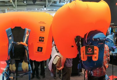 Links der Ultralight Removable Airbag 3.0 und rechs  der Light Protection Airbag 3.0