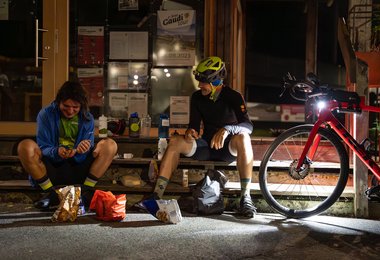 Bei einer Pause auf der Radstrecke zwischen Watzmann und Zugspitze; Foto Moritz Sonntag 