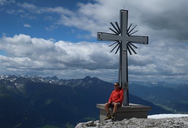 Die Guardian Apex Jacket macht auch bei starken Sturmböen die Gipfelrast erträglich.