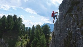 Gipfelwand des Steinbock Klettersteiges