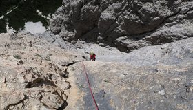 Blick hinunter in die lange Verschneidung.