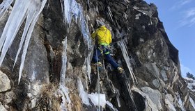 Manuel Baumgartner in der 1. Seillänge