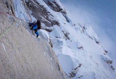 Beim Nachstieg fällt die psychische Belastung weg - der schwere Rucksack bleibt (c) David Lama