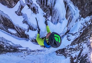 Rudi Hauser bei der Erstbegehung von Black Pearl im Anlauftal- Gasteinertal.