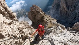 Tiefblick in die große Schlucht - Ferrata Marmol Schiara