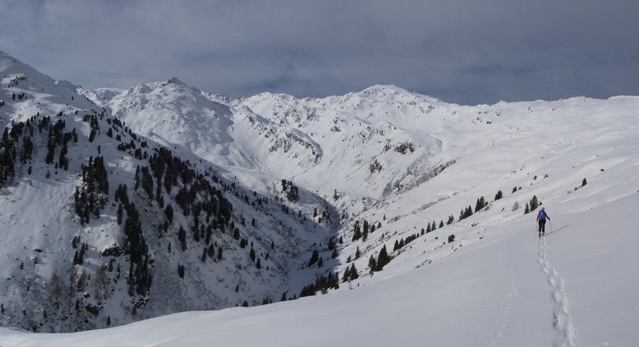 Ab der Sidanalm geht es wieder etwas hinunter.