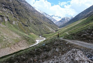 Beim Hüttenzugstieg hilft heute oft ein E-MTB (c) Hannah Rabl