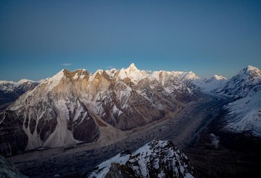 Bhagirathi-Kette von der Drone aus (© Hugo Beguin)