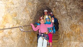 Mit Kindern im Lagazuoi-Tunnel