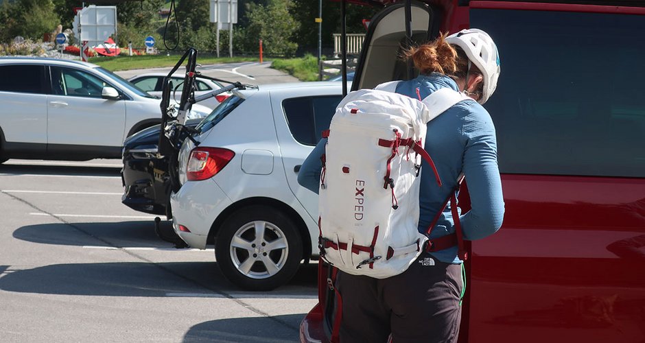 Beim Start zur Tour mit dem Icefall 30 Rucksack von Exped