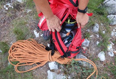 Es gibt beim MTN Seeker 32 euch einen seitlichen Zipp um schnell zur Ausrüstung zu kommen.