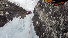 Tatjana Gugganig in der ersten Seillänge