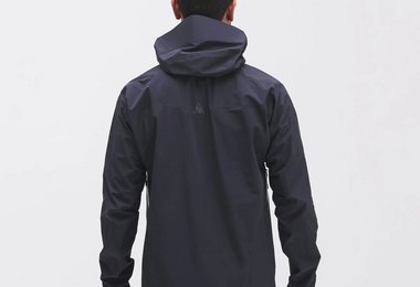 Die Guardian Apex Jacket ist auch in der Farbe "Black" erhältlich.