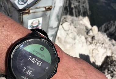 Am Gipfelkreuz der Alpspitze. Foto F. Miller