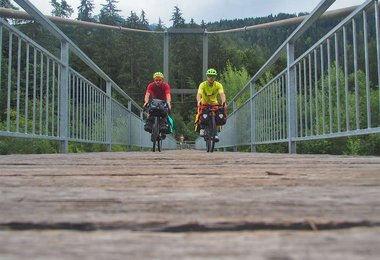 Mit dem Fahrrad in Richtung Wildspitze.