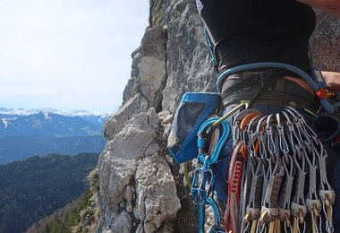 Es geht beim Energy CR 3 Klettergurt von Camp viel Ausrüstung auf die Materialschlaufen