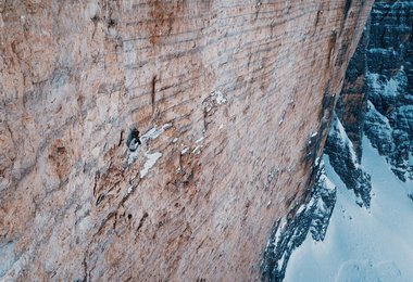 Simon Gietl bei der Winter-Solo Begehung von Phantom der Zinne (c) Silvan Metz/Felix Bub