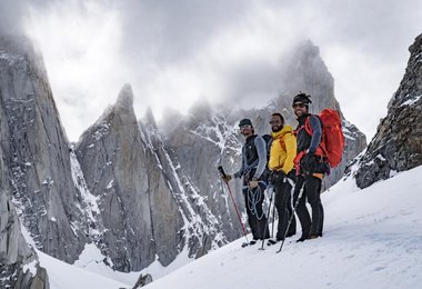 Mots Wurzer, Gabriel Tschurtschenthaler und Vitto Messini beim Absteig © Berg im Bild / Salewa