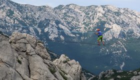 Am Ende der langen Seilbrücke.